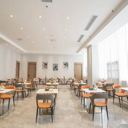 Wanmao Jiahua Hotel(Century Avenue)