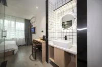 Changee Hotel (Longgang Changyun Building) - parking