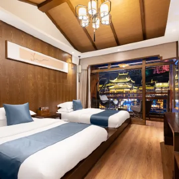 Muse Light Luxury River View Hostel Hotel dekat Fenghuang Bridge