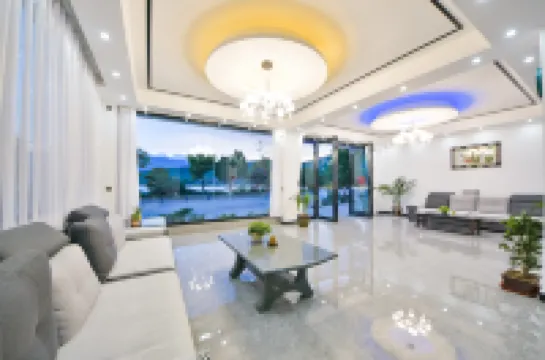 大理眉間雪客棧（理想邦洱海店）