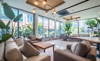 Pearly Hotel