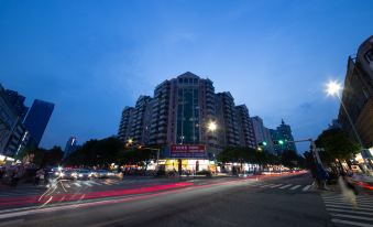 Lichen Hotel (Shenzhen Bao'an Center Fanshen Subway Station)