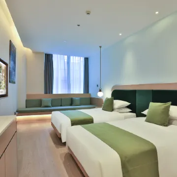 Cloud and straw meet the building block hotel