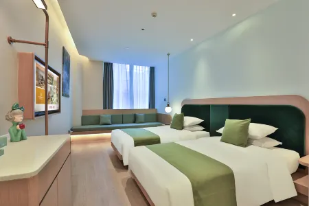 Cloud and straw meet the building block hotel