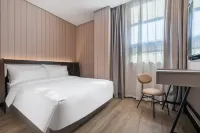 HanTing Hotel (Huai'an Hongzehu Avenue Century Square) Hotel a Hongze Lake Scenic Area