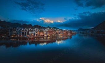 Yuanteng Yuxia Yunshang River View Homestay (Zhenyuan Ancient Town Branch)