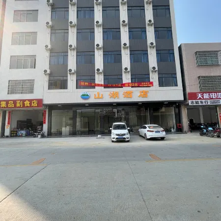 Luoding Mountain Lake Hotel