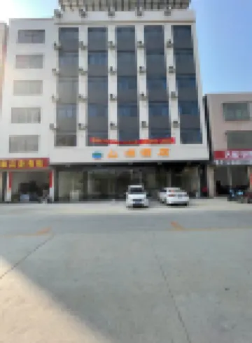 Luoding Mountain Lake Hotel