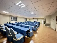 Super 8 Hotel (Qitai Tuanjie South Road Branch)