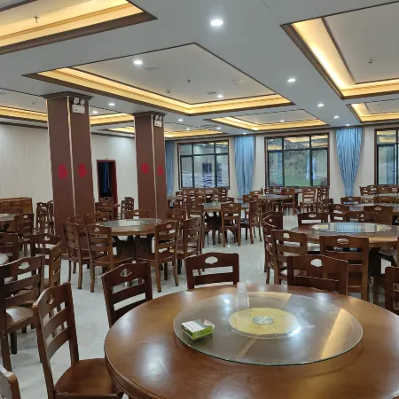 Rucheng Deshou Hill Hotel