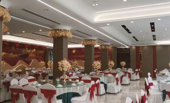 Pinwei International Holiday Hotel