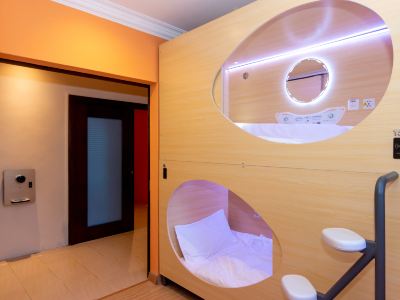Momostay Capsules Hotel