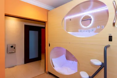 Momostay Capsules Hotel