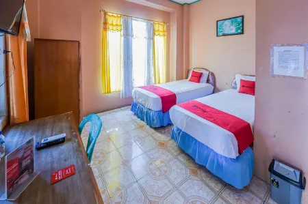 RedDoorz near Mangrove Forest Kupang Отели в г. Купанг