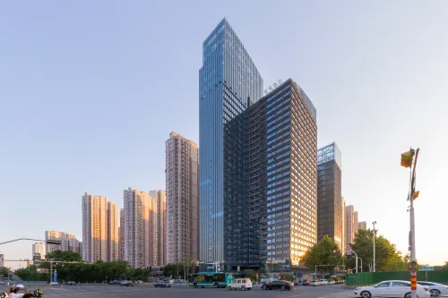 Koala Hotel (Jinan Shimao Tianyue Railway Station North Square Branch) - parking