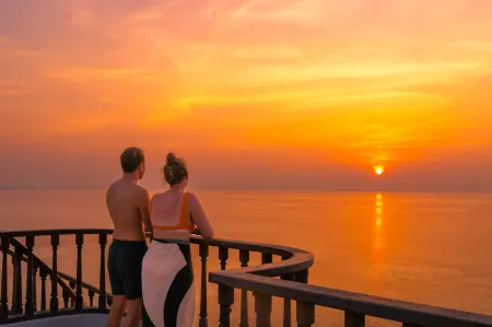 Stone Hotel Dhiffushi Отели рядом с достопримечательностью «Meeru Island Resort and Spa»