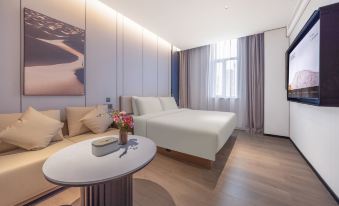 Atour Hotel Urumqi High Speed Railway Station Little Green Valley Park