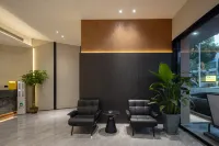 Shangsu · Qingxiang Hotel (Huarong Bubugao New World) Hotels in Huarong