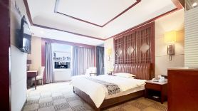 Tianshang Renjian Hotel (Yueyang Food Street)