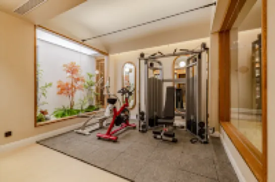 Yi-Zhi (Beijing Road Pedestrian Street, Gongyuanqian Metro Station, Guangzhou)