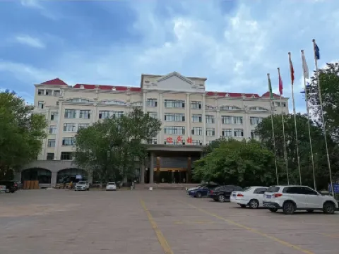 Burqin Tourist Hotel Hotel berhampiran Cenial Folk Customs Park