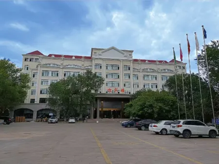 Burqin Tourist Hotel Отели рядом с достопримечательностью «Russian Customs Pedestrian Street»