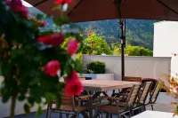 YaoWang-hot spring homestay Hotels near Zhelin Lake Peach Blossom Creek Rafting Scenic Area