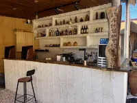 What homestay is located in Qiongkushitai Mountain
