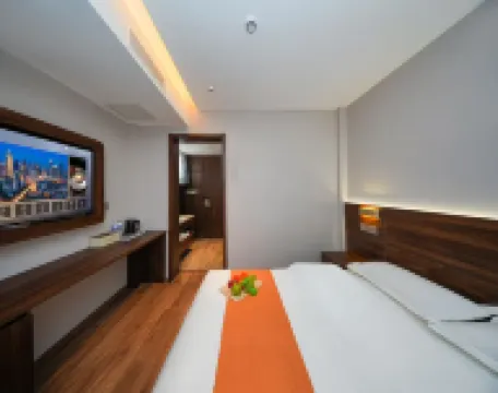 โรงแรมซานไห่หลานเยว่ชีกวง สาขา สถานีรถไฟฟ้าสะพานไห่ป๋อ ถนนคนเดินไถ่ตง