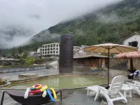 Kangding Yagulinka Hot Spring Hotel - piscina