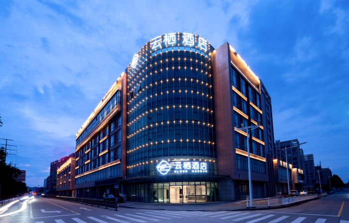 Yunqi Hotel (Pinghu Zhapu Hangzhou Bay New Economic Park)
