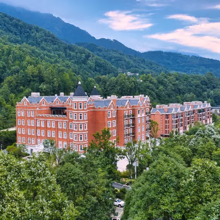 Longmen Spring Garden Hotel