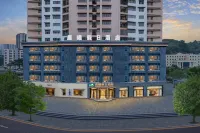 Chenxi Holiday Hotel (Enshi Tujia Girl's Town Nine Square Shopping Center) فنادق في 