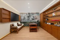 Qingdao Shisantang Courtyard House Hotel (Taidong Pedestrian Street Beer Museum) - Airport Shuttle