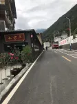 Asbestos Yunxueju Inn Hotels near Wang Gang Ping Tourist Attraction