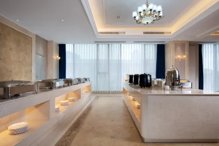 Vienna International Hotel Отели рядом с достопримечательностью «Luolong Park»