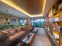 Shawanli Sunset Riverview Hotel (Xishuangbanna Jinghong Gaozhuang Starlight Night Market)