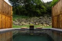 Yifangxi Hot Spring Hotel (Xianahei Branch, Wanfenglin Scenic Area) - Hot Springs