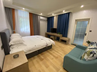 Dujiangyan Lotus Water Township Farmhouse