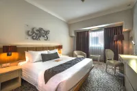 Verwood Hotel and Serviced Residence Hoteles en Sukomanunggal