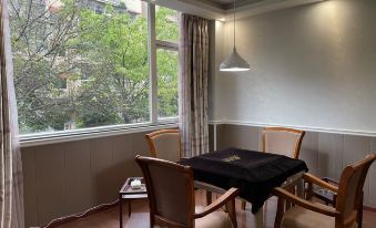 Yilong Zhenyu Business Hotel - Housity