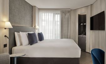 The Westminster London, Curio Collection by Hilton