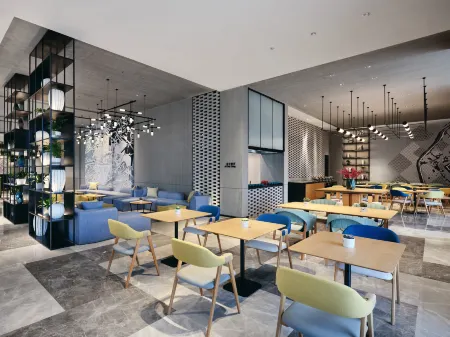 Q-Box Hotel Shangqiu Expo Center Отели рядом с достопримечательностью «Shangqiu Polytechnic (Shenhuo Avenue)»