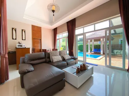 Rawai Private Villas - Pools and Garden