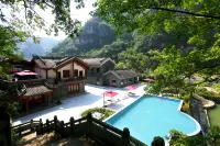 Nuoshuihe Nine Yards Hot Spring Hotel Hotels in Tongjiang