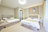 Jiayi Business Hotel (Gucheng Walmart)