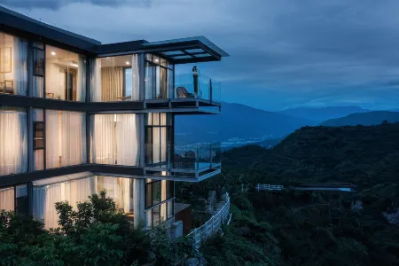 Back Hill Country Yard · Pear Flower Creek Отели в г. Ханьюань