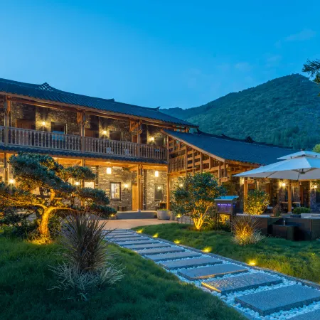 Xingyi Wanfenglin·Shilong Youke B&B (Shilong Kangyanggu Branch)