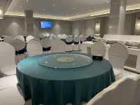 Kunlun Leju Hotel (People Plaza) Hotels in Mengzhou