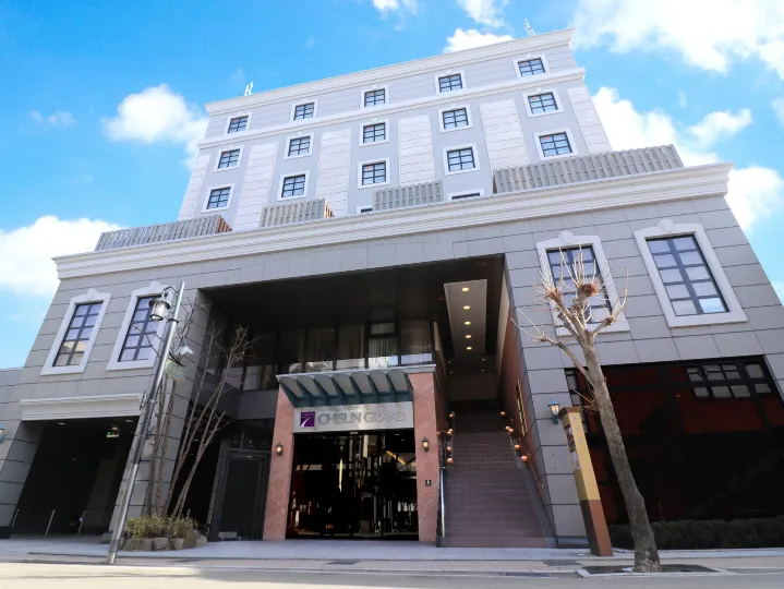 โรงแรมชิซัน แกรนด์ ทากายามา